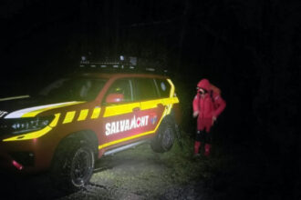 alerta in muntii rodnei 11 turisti dintre care sapte copii s au ratacit pe traseu salvamontistii intervin in conditii dificile 68a0f3bcae296