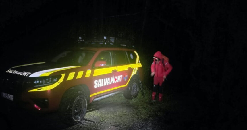 Îngrijorare în Munții Rodnei: Un grup de 11 aventurieri, inclusiv șapte micuți, s-a pierdut pe cărările montane. Echipajele de salvare intervin în condiții provocatoare. 1 alerta in muntii rodnei 11 turisti dintre care sapte copii s au ratacit pe traseu salvamontistii intervin in conditii dificile 68a0f3bcae296
