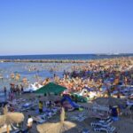 Îngrijorare pe litoralul din Eforie Nord! O fetiță de 10 ani a rămas blocată între stabilopozi 2 alerta pe plaja din eforie nord o fetita de 10 ani a fost prinsa intre stabilopozi 688e41fde8bcb