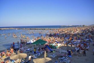 alerta pe plaja din eforie nord o fetita de 10 ani a fost prinsa intre stabilopozi 688e41fde8bcb