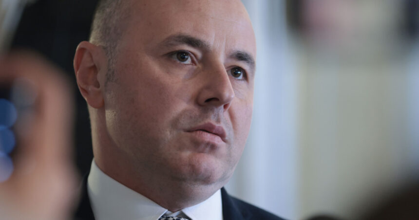 Alexandru Muraru (PNL) îl învinuiește pe George Simion de colaborare cu Rusia, amenințând astfel siguranța națională a României. 1 alexandru muraru pnl il acuza pe george simion ca face jocul rusiei si pune in pericol securitatea romaniei 68b317ef0adbd