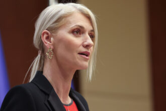 alina gorghiu guvernul sprijina legea care majoreaza pedepsele agresorilor violenti incalcarea ordinelor nu ramane fara consecinte 68a4d22b0eda1