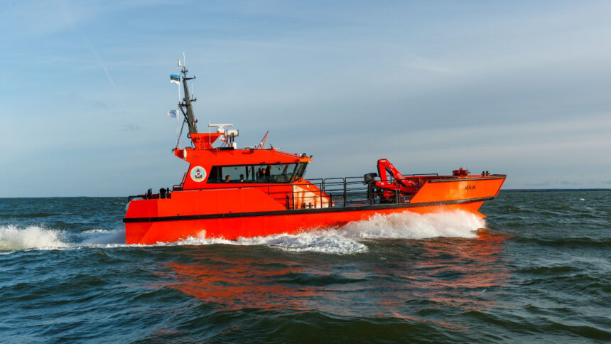 Nava SAR THEIA a intervenit pentru salvarea a trei persoane aflate pe o ambarcațiune în derivă, în apropierea coastei Mangalia. 1 ambarcatiune aflata in deriva remorcata de nava sar theia in apropiere de mangalia trei persoane au fost salvate 68b351f73448f