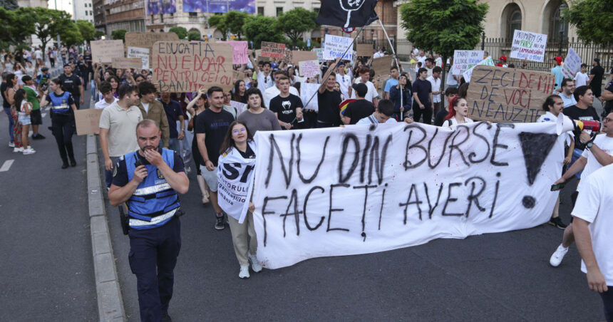 ANOSR: Subfinanțarea persistentă a sistemului de burse duce la o reducere drastică – 44.000 de studenți vor resimți impactul! 1 anosr sistemul de burse a fost constant subfinantat iar acum va scadea la jumatate 44 000 de studenti afectati 689d8c9be996b