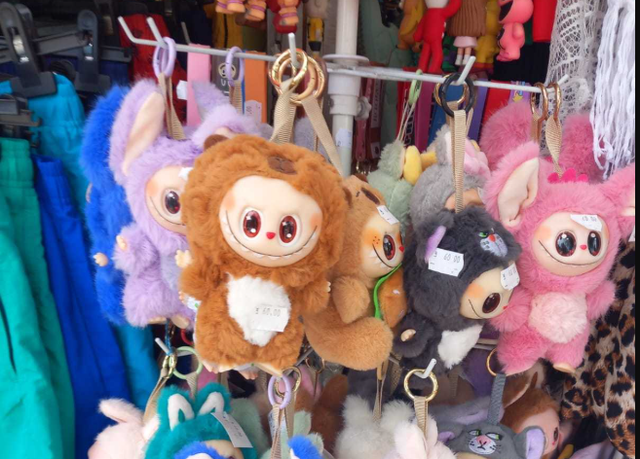 ANPC dă bătăi de cap pe litoral jucăriilor kendama și adorabililor LaBubu: Amenzi de 800.000 de lei și 30 de firme închise într-o săptămână! 1 anpc se lupta pe litoral cu jucariile kendama si monstruletii labubu amenzi de 800 000 de lei in ultima saptamana si 30 de firme cu activitatea oprita 688e4b94d3882