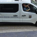 În luna iulie, aproape 250 de străini au fost identificați în circumstanțe ilegale în România, iar 65 dintre aceștia au fost expulzați cu măsuri de securitate. 3 aproape 250 de straini au fost depistati in situatii ilegale in iulie in romania 65 de oameni au fost indepartati sub escorta 68905d1566977