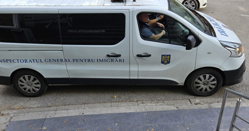 În luna iulie, aproape 250 de străini au fost identificați în circumstanțe ilegale în România, iar 65 dintre aceștia au fost expulzați cu măsuri de securitate. 1 aproape 250 de straini au fost depistati in situatii ilegale in iulie in romania 65 de oameni au fost indepartati sub escorta 68905d1566977