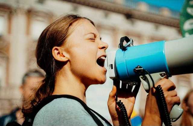 O sută de ecologiști de la Extinction Rebellion, însoțiți de Greta Thunberg, opresc activitatea rafinăriei de top din Norvegia 1 aproximativ 200 de activisti ecologisti de la extinction rebellion si greta thunberg blocheaza principala rafinarie din norvegia 68a319a81f39c