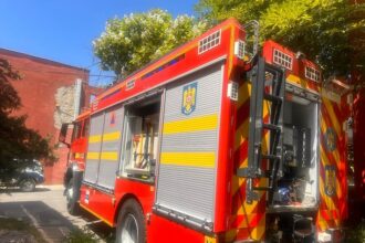 arde o baraca dezafectata vizavi de judecatoria constanta pompierii actioneaza pentru lichidarea focului 689c9bedc3ff0