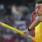 Armand Duplantis reușește să stabilească un nou record mondial la săritura cu prăjina pentru a 13-a oară. Ce performanță a realizat „Mondo” la Budapesta? 2 armand duplantis a doborat recordul mondial la saritura cu prajina pentru a 13 a oara cat a sarit mondo la budapesta 689cdb1c9aa5a