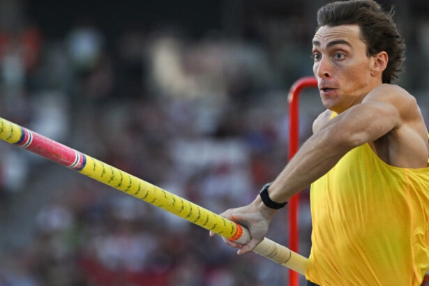 armand duplantis a doborat recordul mondial la saritura cu prajina pentru a 13 a oara cat a sarit mondo la budapesta 689cdb1c9aa5a