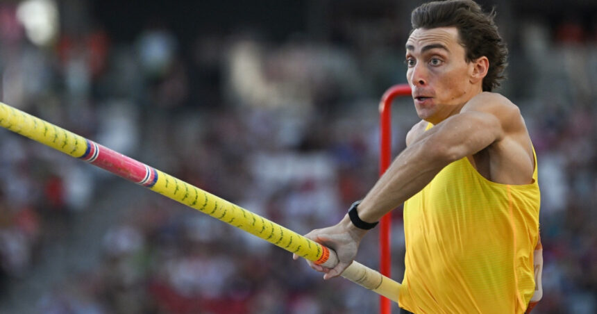 Armand Duplantis reușește să stabilească un nou record mondial la săritura cu prăjina pentru a 13-a oară. Ce performanță a realizat „Mondo” la Budapesta? 1 armand duplantis a doborat recordul mondial la saritura cu prajina pentru a 13 a oara cat a sarit mondo la budapesta 689cdb1c9aa5a