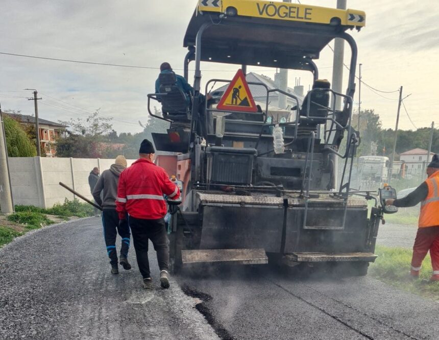 Asfaltul dispărut: angajații Drumuri Județene Constanța au umplut curțile private din Plopeni! 1 asfalt furat si turnat in curti private de angajatii drumuri judetene constanta la plopeni 68af482857a4e