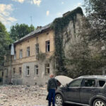 Rusia lansează un raid aerian devastator cu drone și rachete, în ciuda eforturilor diplomatice: un decedat și numeroși răniți 2 atac masiv cu drone si rachete al rusiei departe de linia frontului in ciuda negocierilor de pace un mort si mai multi raniti 68a6ca51ba054