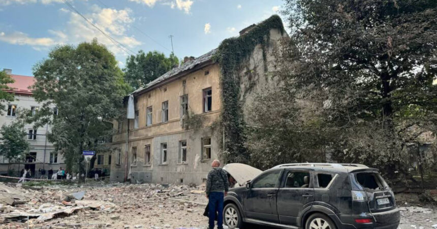 Rusia lansează un raid aerian devastator cu drone și rachete, în ciuda eforturilor diplomatice: un decedat și numeroși răniți 1 atac masiv cu drone si rachete al rusiei departe de linia frontului in ciuda negocierilor de pace un mort si mai multi raniti 68a6ca51ba054