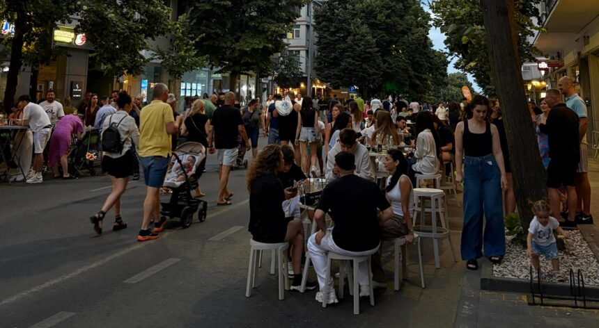 Alertă de trafic în Constanța: Bulevardul Tomis se transformă în promenadă în zona Capitol și Miga, în acest weekend! 1 atentie restrictii de circulatie in constanta zona capitol si miga de pe bulevardul tomis devine pietonala in acest weekend 68a704bf915d7