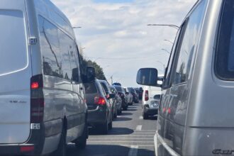 atentie soferi se circula cu dificultate pe dn2a mii de constanteni si turisti participa la show ul aerian de pe aeroportul mihail kogalniceanu 688e02b8139ec