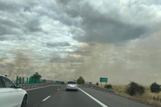autostrada a2 blocata un incendiu de vegetatie a oprit circulatia pe ambele benzi ale sensului de mers catre bucuresti 689468fca0072