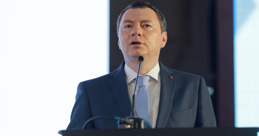 Semnal de alarmă de la BNR: Cosmin Marinescu subliniază că menținerea ratingului de țară nu exclude pericolele legate de dezechilibrele bugetare. 1 avertisment de la bnr cosmin marinescu reconfirmarea ratingului de tara nu elimina riscurile asociate dezechilibrelor bugetare 688cc003e7d08
