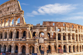 avertisment pentru turistii care au vizitat italia zeci de mii de acte de identitate scanate la receptie au fost furate de hackeri 689dffd302201