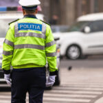 Un puști de zece ani, oprit de poliție în timp ce conducea mașina, în Afumați, cu tatăl său alături. 2 baiat de zece ani prins de politisti la volanul unui autoturism in afumati tatal copilului era in dreapta 68989e67539af