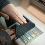 Băncile grecești elimină taxele pentru retragerea de numerar de la bancomate 3 bancile din grecia renunta la comisioanele pentru retragerile de numerar de la atm uri 6899a78cba03e