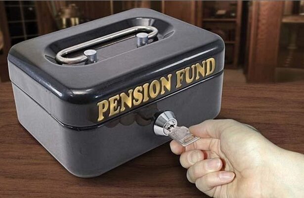 banii din pensii private pilonul ii si pilonul iii vor putea fi incasati prin retragere programata sau pensie viagera suma forfetara poate fi pana la 25 confirmare 6894c3875bd0a