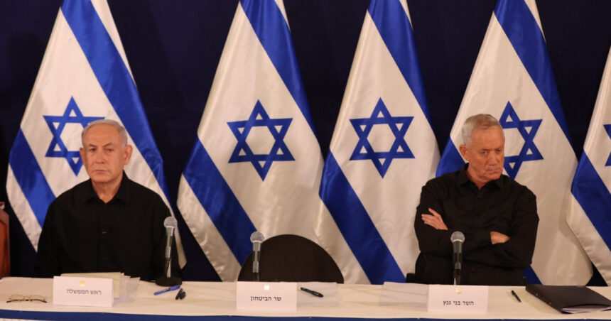 Benny Gantz îndeamnă la colaborare cu Benjamin Netanyahu pentru crearea unui guvern care să asigure eliberarea ostaticilor și să îndepărteze extremiștii de la conducere. 1 benny gantz face apel la benjamin netanyahu sa formeze un guvern pentru eliberarea ostaticilor si excluderea extremistilor de la putere 68ab012b212a2