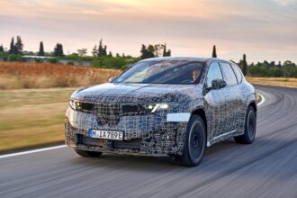 bmw lanseaza luna viitoare masina electrica cu cea mai mare autonomie din europa cu care va depasi inclusiv tesla 689428ae585f0