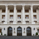 BNR: Previziuni de creștere economică timidă pentru 2025-2026. Incertitudinile persistă în legătură cu măsurile fiscale și bugetare. Deficitul extern, o amenințare semnificativă. 2 bnr crestere economica modesta in 2025 2026 raman incertitudini cu privire la noile masuri fiscal bugetare deficitul extern vulnerabilitate majora 68a72b9a5adfd