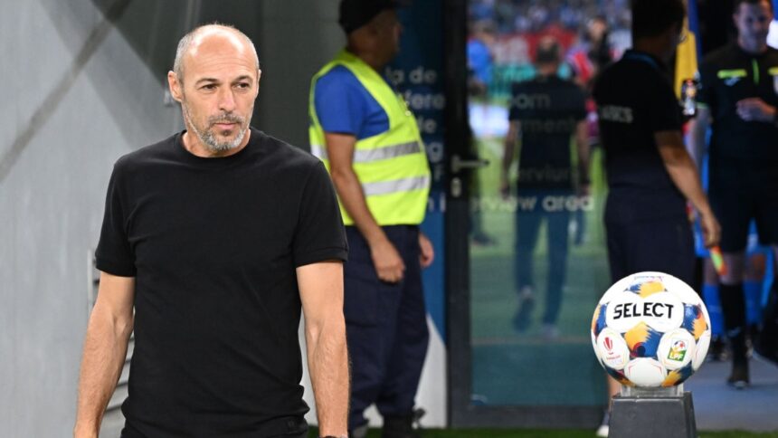 Bogdan Andone și-a criticat dur echipa după înfrângerea umilitoare cu Botoșani: "Aș fi făcut opt schimbări! Am jucat ca niște domnișoare!" 1 bogdan andone si a mitraliat jucatorii dupa umilinta cu botosani as fi schimbat opt am fost niste domnisoare 689a378990150