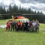 Brânza din Broșteni, transportată cu elicopterul Black Hawk! 3 branza evacuata cu elicopterul black hawk de la stanele din brosteni foto 6895ffcfd1a35