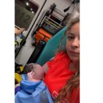 Miracol pe drum: Un bebeluș a ales să vină pe lume în ambulanță, înainte de a ajunge la spital! 3 bucurie si emotie in ambulanta un bebelus a venit pe lume inainte de a ajunge la spital 68abfd52d4dae