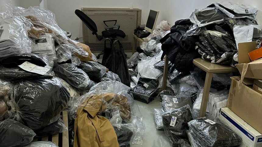 Poliția de Frontieră a descoperit bunuri de peste 1 milion de euro, cu suspiciuni de contrafacere, în acțiunea Gărzii de Coastă 1 bunuri in valoare de peste 1 milion de euro susceptibile a fi contrafacute descoperite de politistii de frontiera din cadrul garzii de coasta 68ac2dba368e2