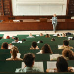 Anul Academic 2025-2026: Date Cheie pentru Începerea Cursurilor și Vacanțele Studenților 2 calendarul anului universitar 2025 2026 cand incep cursurile la facultate si cand sunt programate vacantele studentilor 68a3f99eab3ff
