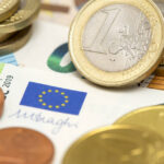 "Perspectivele aderării României la Zona Euro: Analiza Guvernatorului BNR, Mugur Isărescu" 2 cand ar putea adera romania la zona euro explicatiile guvernatorului bnr mugur isarescu 689b479925618
