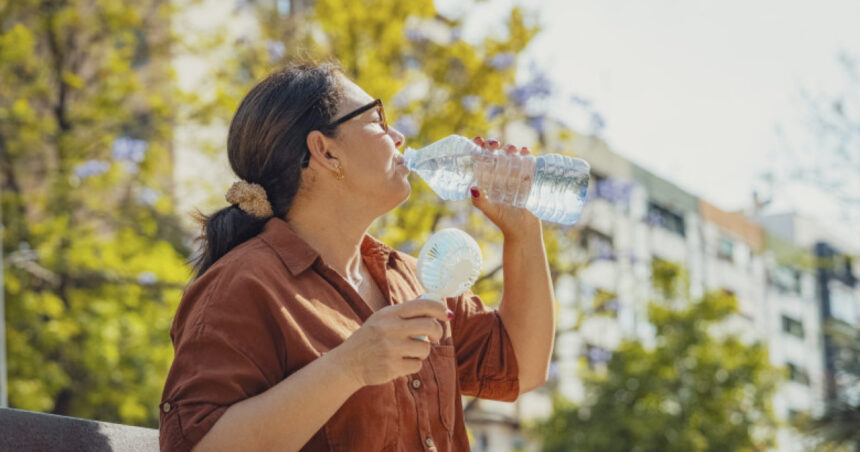 Căldura extremă amenință sănătatea diabeticilor. Sfaturi esențiale de la medici pentru prevenirea complicațiilor estivale 1 canicula pune sanatatea diabeticilor in pericol ce recomanda medicii pentru evitarea complicatiilor pe timp de vara 68958341a110c