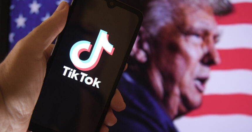 Casa Albă își deschide porțile pe TikTok, rețeaua pe care Trump dorea să o elimine în 2020: „America, ne-am întors!” 1 casa alba a lansat un cont oficial pe tiktok platforma pe care trump promitea sa o interzica in 2020 america ne am intors 68a567523143b