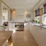 Casalux.ro - 7 trenduri captivante ce transformă designul modern al bucătăriilor 2 casalux ro 7 tendinte care modeleaza designul bucatariilor de astazi foto 689ec2d48ea95