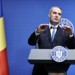 Cât de mult își propune Bolojan să adune din noul set de măsuri? Guvernul transmite: Conștientizăm dificultatea acestora! 3 cati bani vrea bolojan sa stranga din pachetul al doilea de masuri mesaj de la guvern suntem constienti ca nu sunt masuri usoare nu sunt usor de dus 68b1dcfe7eefd