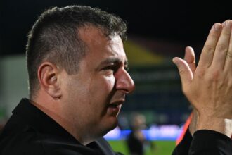 ce a avut de zis ianis zicu dupa ce farul a pierdut meciul impotriva lui u cu un om in plus 68a39c4ad1e2b