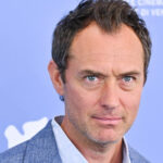 Jude Law dezvăluie posibilele „consecințe” după rolul său de Putin în pelicula „Magul de la Kremlin” 2 ce spune actorul britanic jude law despre eventuale repercusiuni dupa ce l a interpretat pe putin in filmul magul de la kremlin 68b4858f4c8fd
