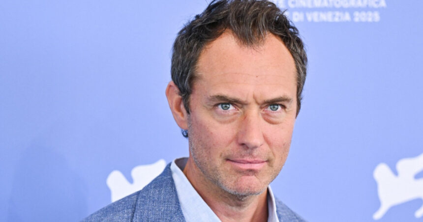 Jude Law dezvăluie posibilele „consecințe” după rolul său de Putin în pelicula „Magul de la Kremlin” 1 ce spune actorul britanic jude law despre eventuale repercusiuni dupa ce l a interpretat pe putin in filmul magul de la kremlin 68b4858f4c8fd