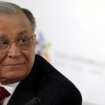 Repere esențiale din existența și parcursul politic al lui Ion Iliescu, primul lider al României post-comuniste 3 cele mai importante momente din viata si cariera politica a lui ion iliescu primul presedinte al romaniei dupa caderea comunismului 689221e2852d4