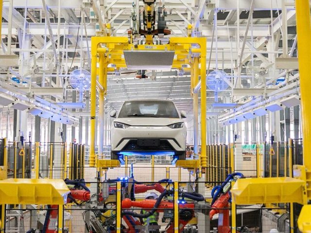 China îndeamnă constructorii de automobile electrice să pună capăt competiției agresive pe piață, care a stârnit îngrijorări chiar și în Uniunea Europeană. 1 china isi avertizeaza producatorii de masini electrice sa opreasca razboaiele preturilor care au alarmat inclusiv ue 689398853a9f0