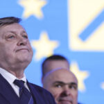 Coaliția: Trecerea de la promisiuni la respingeri - Proiectul „Antonescu” privind pensiile speciale face loc unei alternative guvernamentale asemănătoare. 2 coalitia de la o promisiune la alta respinge proiectul antonescu privind pensiile speciale pentru o varianta similara a guvernului 68a5ad4f371cc