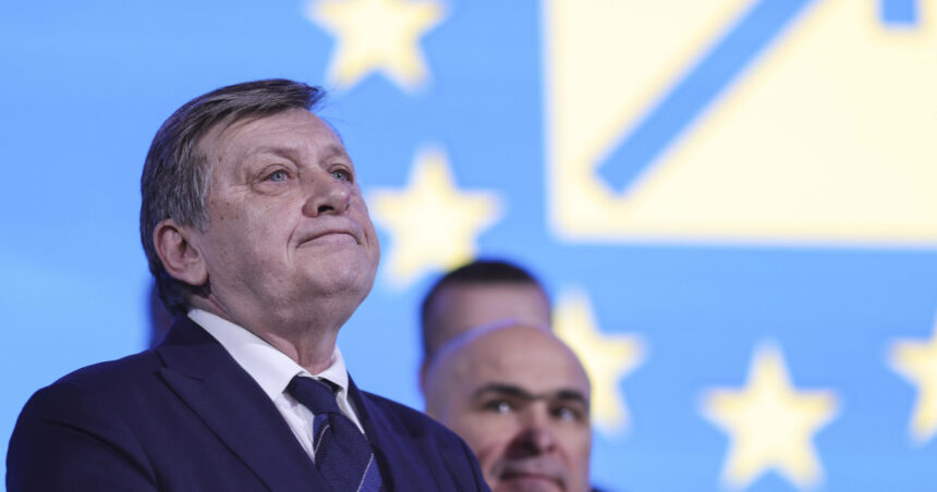 Coaliția: Trecerea de la promisiuni la respingeri - Proiectul „Antonescu” privind pensiile speciale face loc unei alternative guvernamentale asemănătoare. 1 coalitia de la o promisiune la alta respinge proiectul antonescu privind pensiile speciale pentru o varianta similara a guvernului 68a5ad4f371cc
