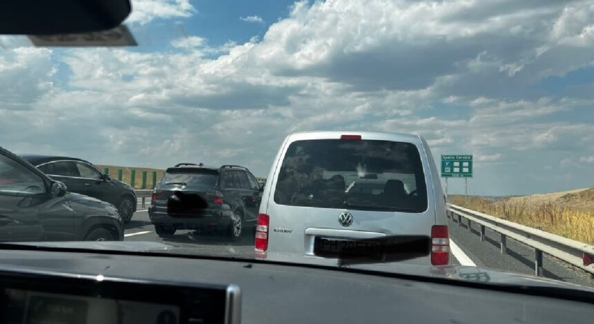 Accident în lanț pe A2 către București: cinci mașini afectate și opt răniți 1 coliziune in lant pe a2 spre bucuresti cinci automobile implicate in accident opt victime 68ac1cfa1dd7f