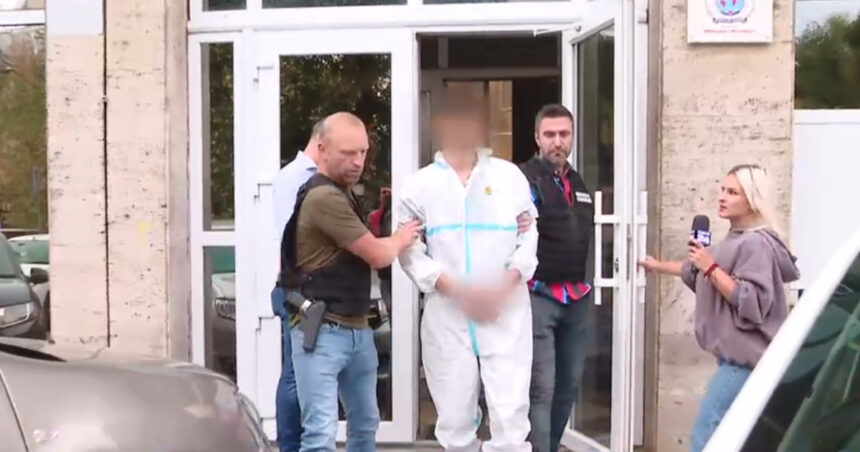A fost reținut asociatul turcului care a deschis focul în inima orașului vechi. 1 complicele cetateanului turc care a tras cu pistolul in centrul vechi a fost arestat 68adc3f10fc5d