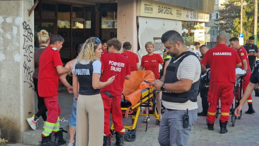 Constanța: Doi suspecți, acuzați că au agresat trei bărbați într-un bar din Tomis Nord, reținuți pentru 24 de ore și propusi pentru arestare. 1 constanta doi indivizi care i ar fi injunghiat pe cei trei barbati aflati intr un bar din tomis nord retinuti 24 de ore sunt propusi spre arestare 68b3fef2e2734